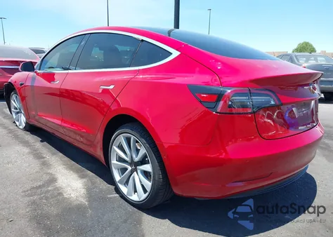 2019 Tesla Model 3 Long Range/Performance z USA, uszkodzony, nr VIN 5YJ3E1EB1KF365466